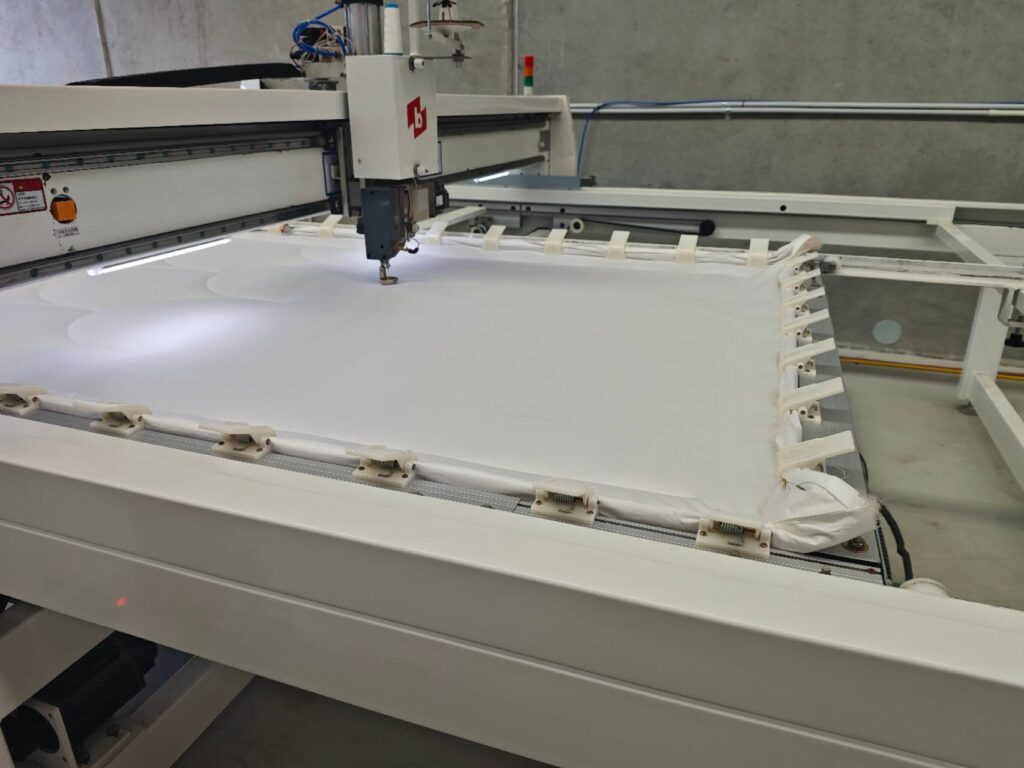 Single-needle stitching process that preserves the natural airiness and volume of New Zealand alpaca fiber